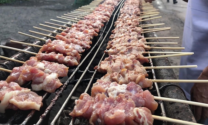 "ข้าวเหนียว-หมูปิ้ง" ในตำนาน ขายดีมานานกว่า 20 ปี