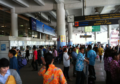 หมอชิต ช่วงเย็นเดินทางอีก 2 หมื่นคน