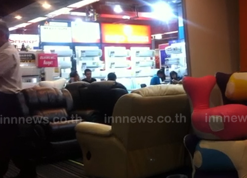 Furniture Grand Sale ช่วงบ่ายยังคึกคัก