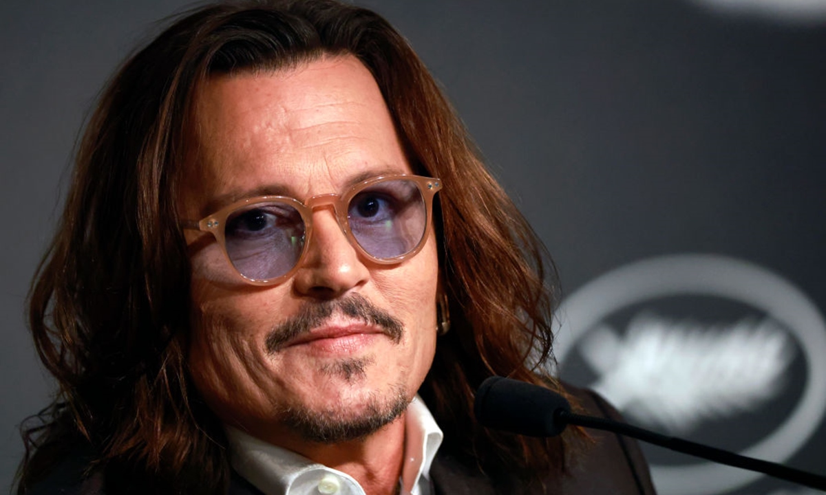 Johnny Depp น้ำตาซึม หลังรับเสียงปรบมือ 7 นาทีจากหนังเรื่องใหม่ในเทศกาลหนังเมืองคานส์