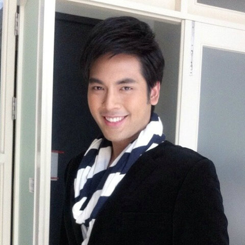 บอม ธนิน ไม่รู้เสียบรางวัลดาวรุ่งแทน เจมส์ จิ