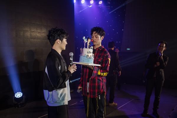 ลีโอ ลูคัส มีตติ้ง