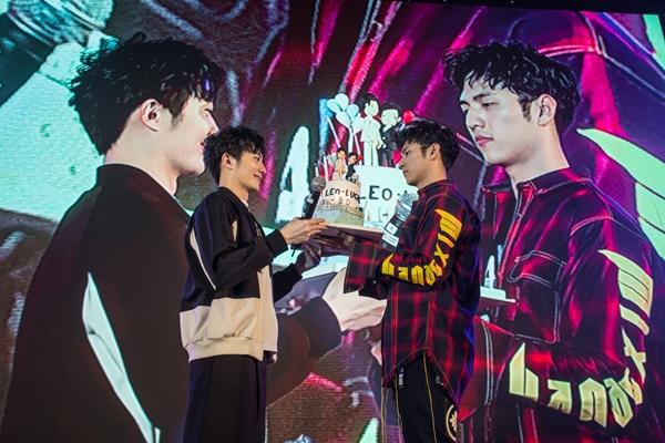 ลีโอ ลูคัส มีตติ้ง