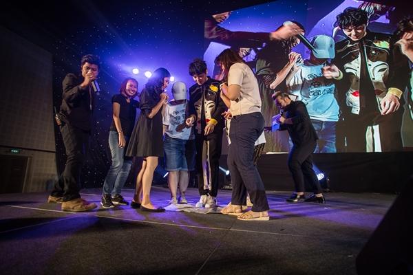 ลีโอ ลูคัส มีตติ้ง