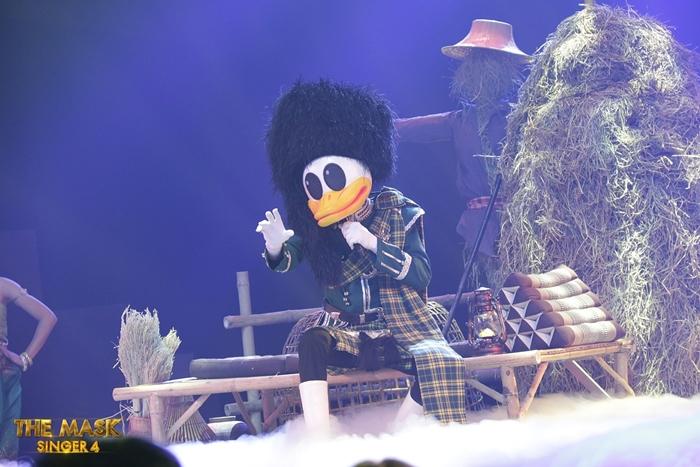  หน้ากากเป็ดน้อย