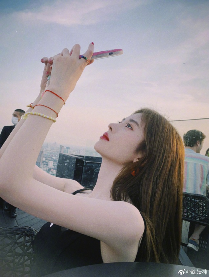 จวีจิ้งอี ชุดนักเรียนไทย