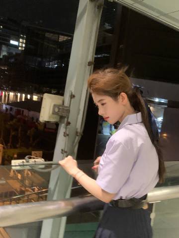 จวีจิ้งอี ชุดนักเรียนไทย