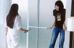 วิจารณ์หนัง ผีคนเป็น: หนังผีหักมุม แถมด้วย Break-Dance