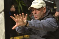 มาร์ติน แคมป์เบล วางใจ ปีเตอร์ ลามอนท์ บุกโลเกชั่น 4 ประเทศ ใน CASINO ROYALE