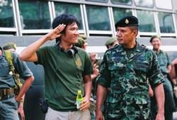 เขาชนไก่ซูฮก สรพงษ์ ญาณีและ สายสิน3 นักแสดงมืออาชีพในบทครูฝึกโหดมันส์ฮา