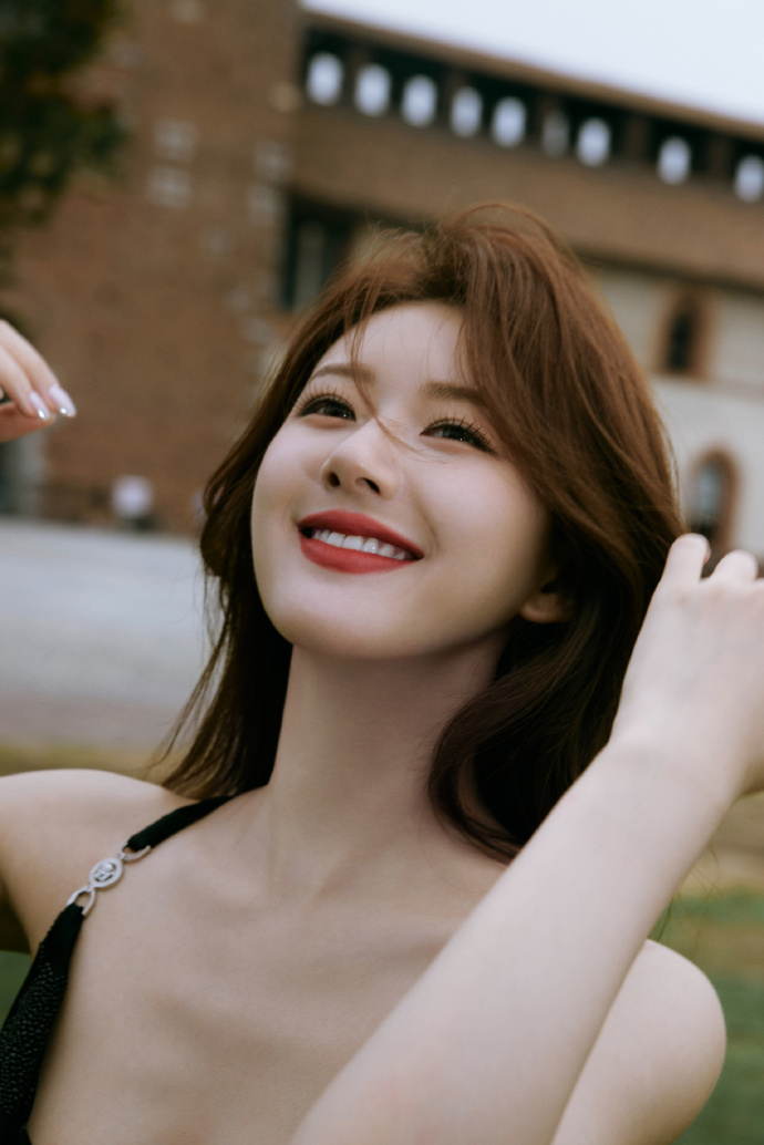 จ้าวลู่ซือ โดนเหยียดในงานแฟนชั่นที่มิลาน