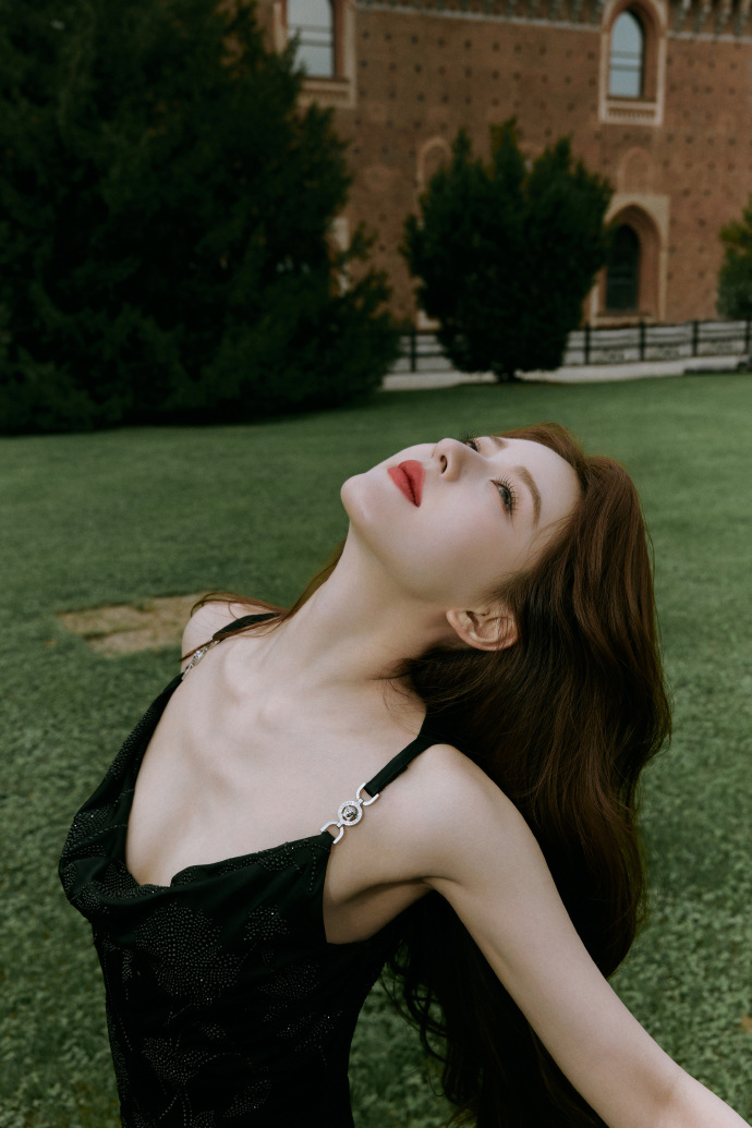 จ้าวลู่ซือ โดนเหยียดในงานแฟนชั่นที่มิลาน