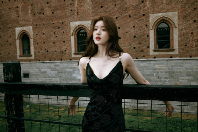 จ้าวลู่ซือ โดนเหยียดในงานแฟนชั่นที่มิลาน