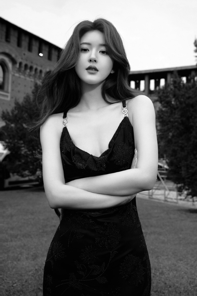 จ้าวลู่ซือ โดนเหยียดในงานแฟนชั่นที่มิลาน