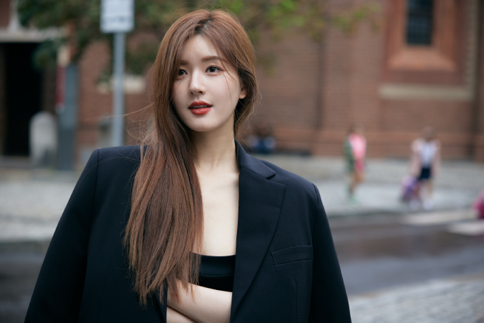 จ้าวลู่ซือ โดนเหยียดในงานแฟนชั่นที่มิลาน