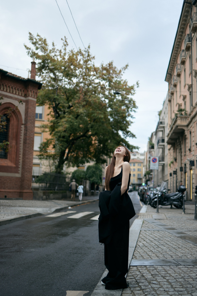 จ้าวลู่ซือ โดนเหยียดในงานแฟนชั่นที่มิลาน