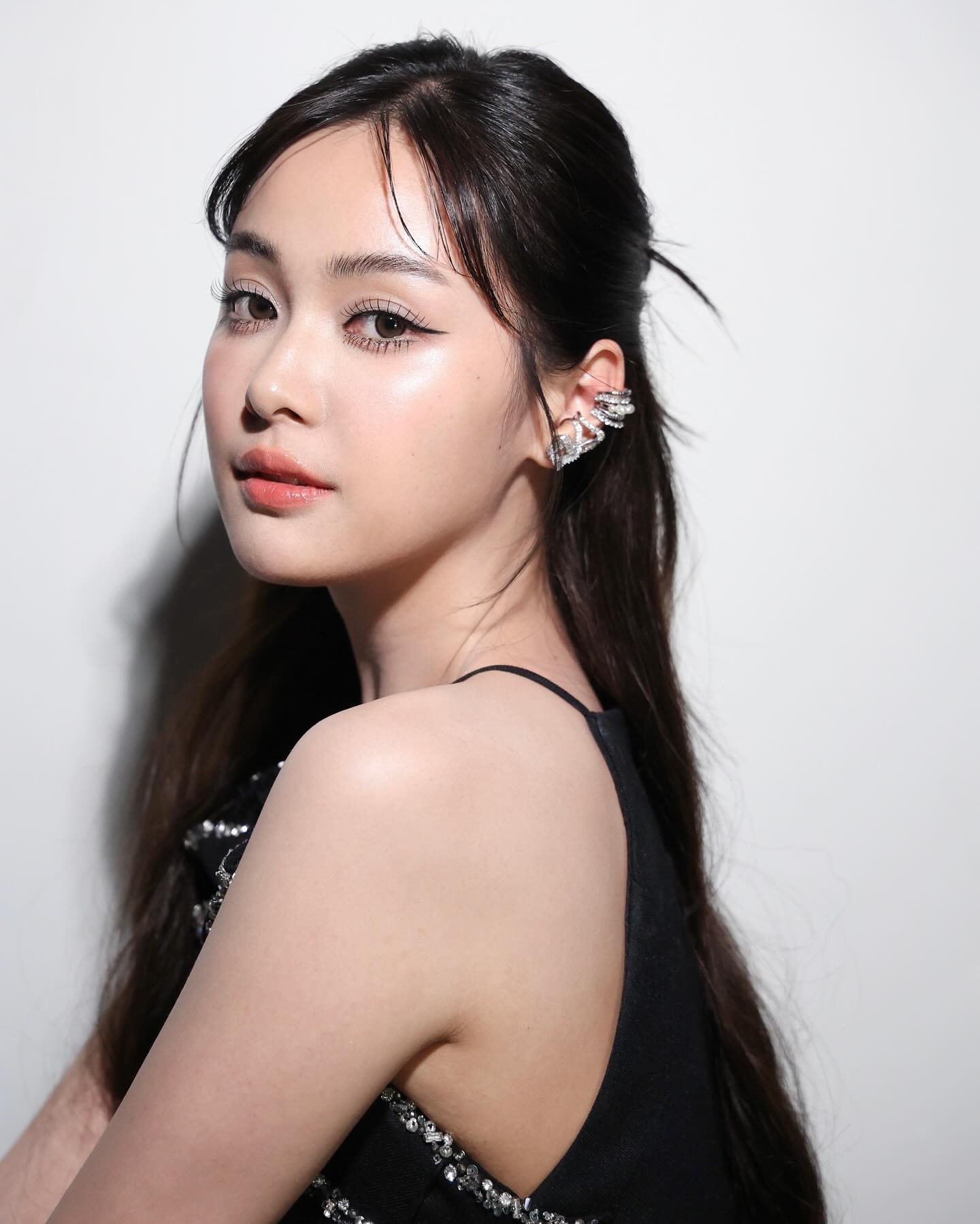 ประวัติ อุ้ม อิษยา หนูพุก ใจพิสุทธิ์ 