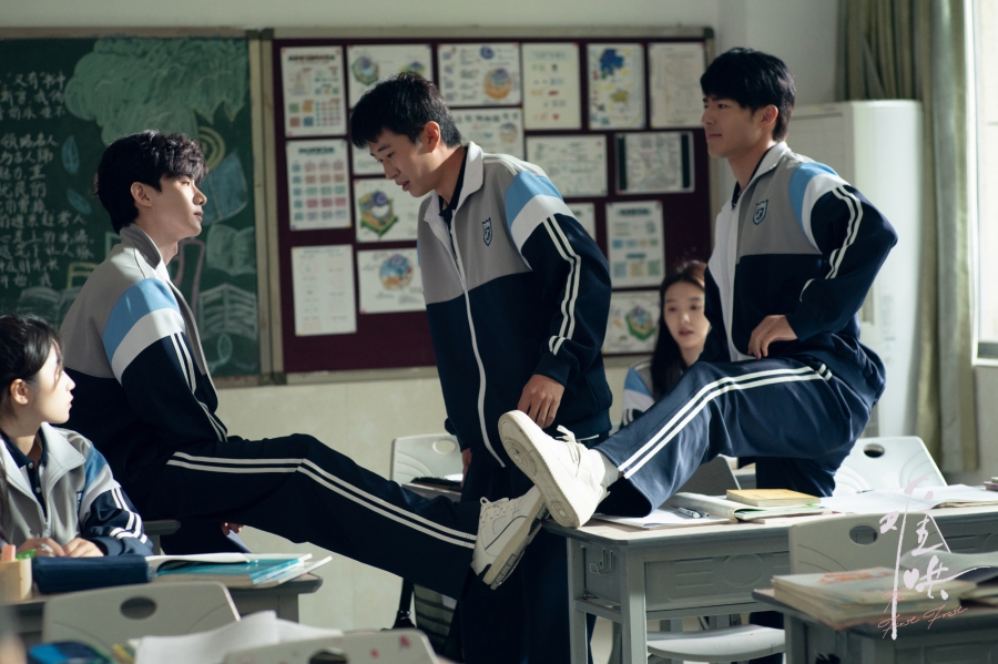 เรื่องย่อซีรีส์จีน วันนี้ วันไหน ยังไงก็เธอ  First Frost