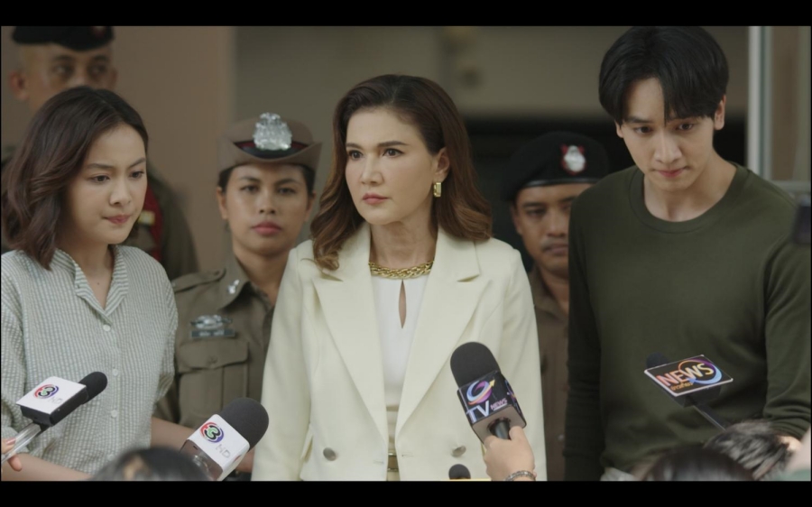 แม่เลี้ยง ตัวละคร