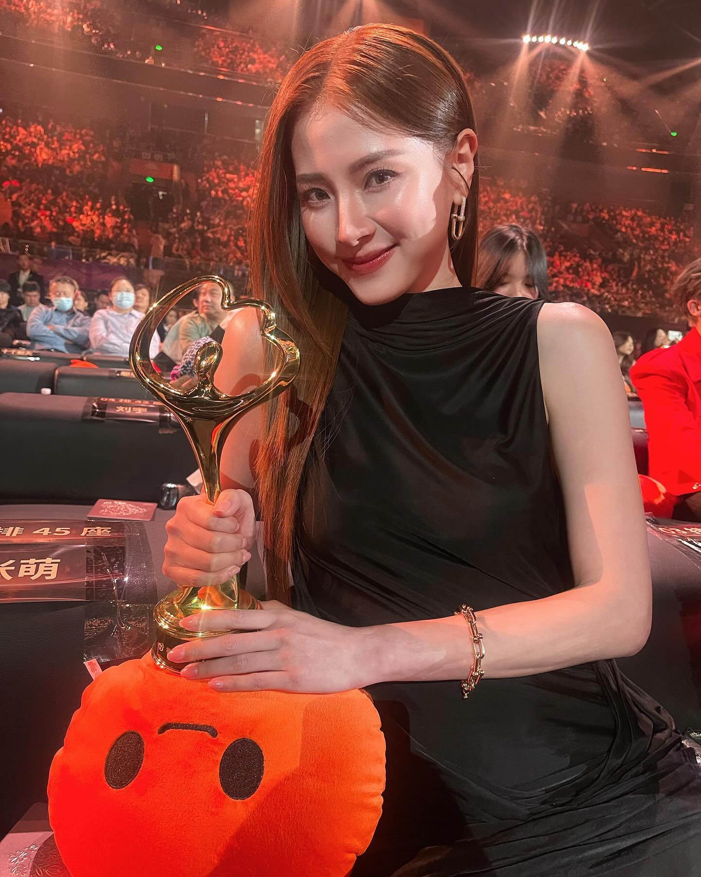 ใบเฟิร์น พิมพ์ชนก รับรางวัลที่จีน