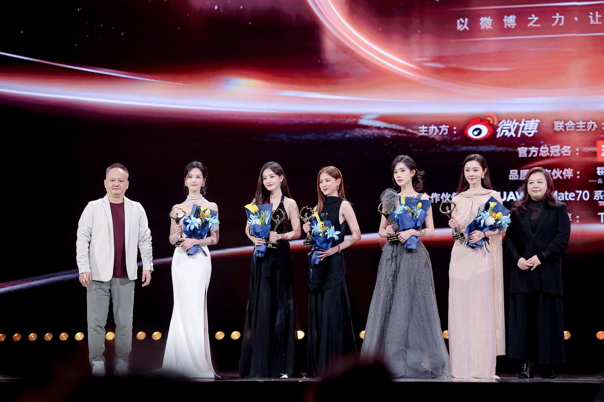 ใบเฟิร์น พิมพ์ชนก รับรางวัลที่จีน