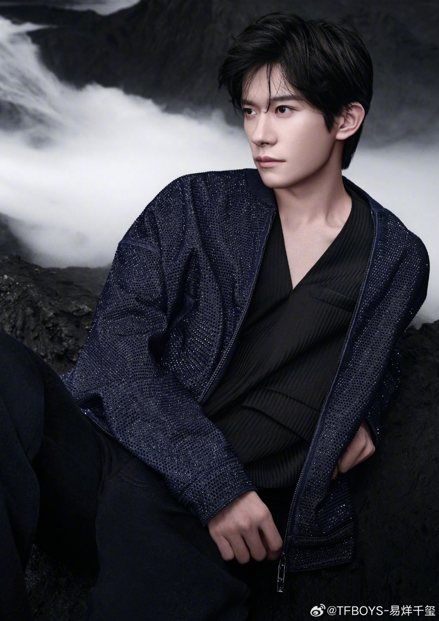 จาก TFBOYS สู่เจ้าพ่อหนังจีน! เปิดประวัติ 