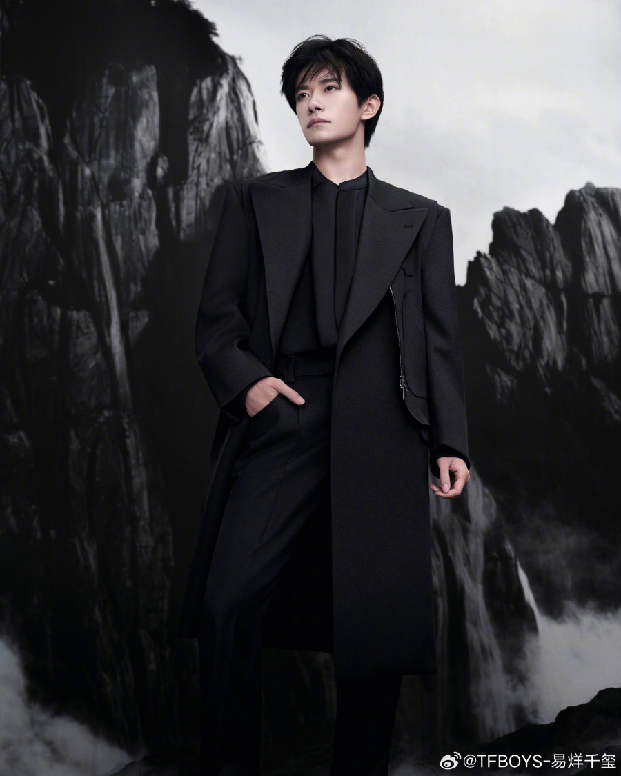 จาก TFBOYS สู่เจ้าพ่อหนังจีน! เปิดประวัติ 