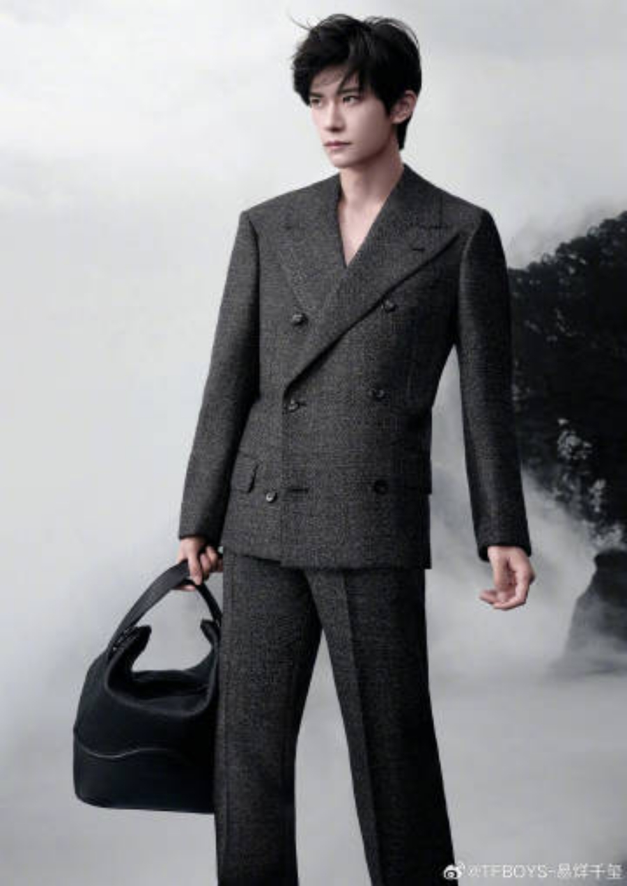 จาก TFBOYS สู่เจ้าพ่อหนังจีน! เปิดประวัติ 