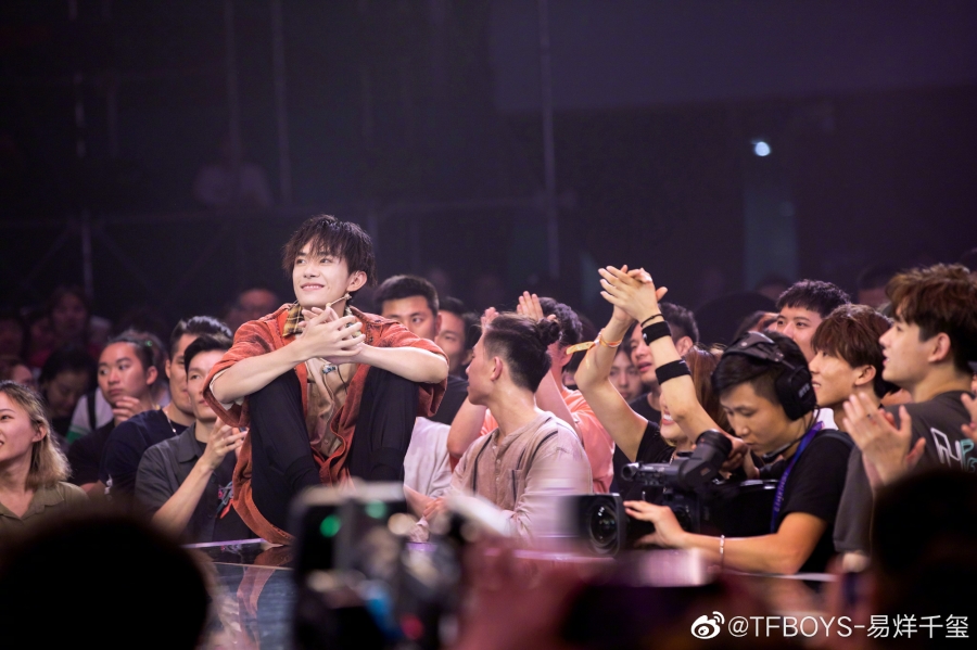 จาก TFBOYS สู่เจ้าพ่อหนังจีน! เปิดประวัติ 