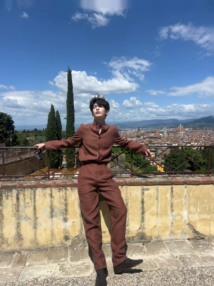 จางหลิงเฮ่อ  พระเอกจีน