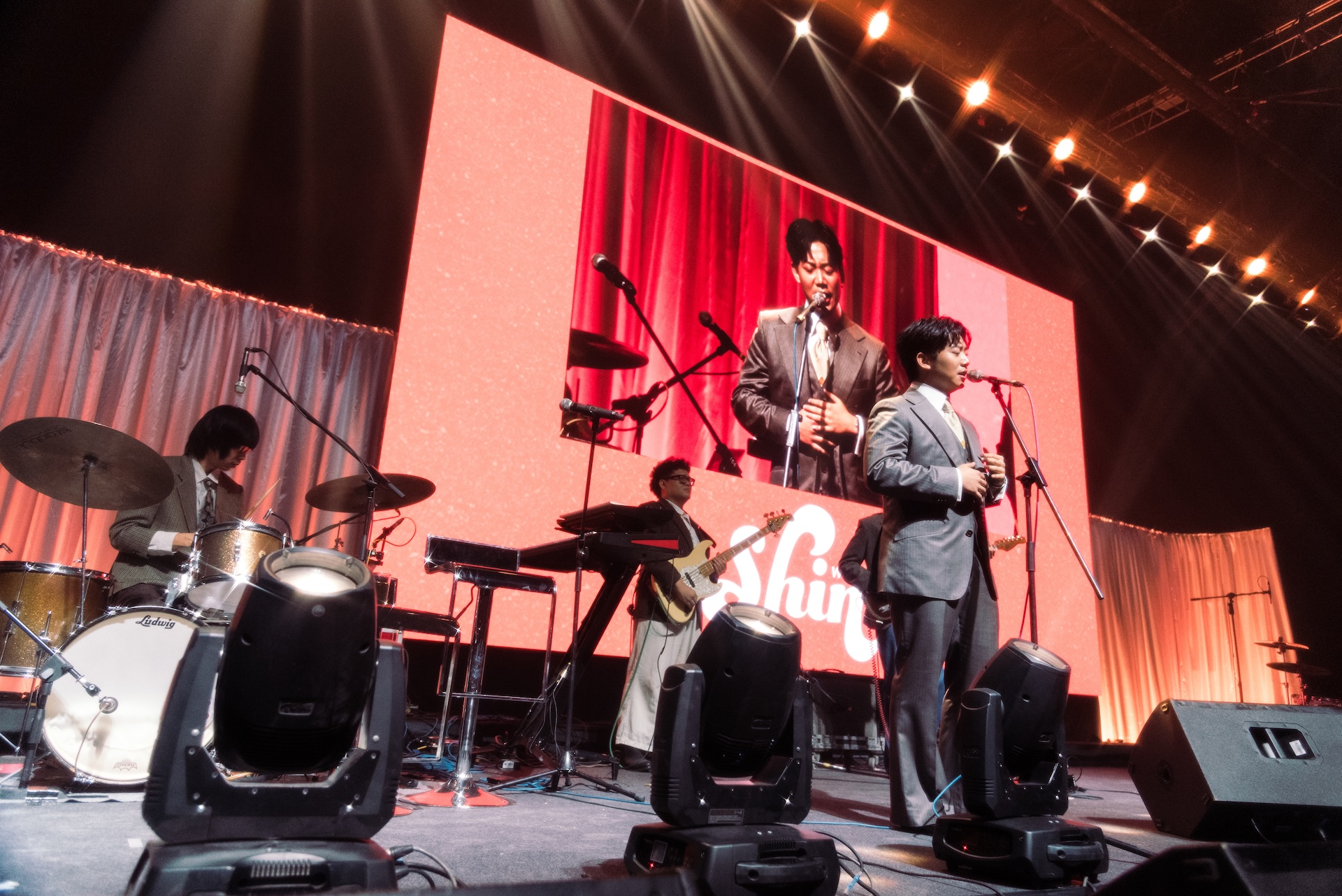 เปิดตัว 