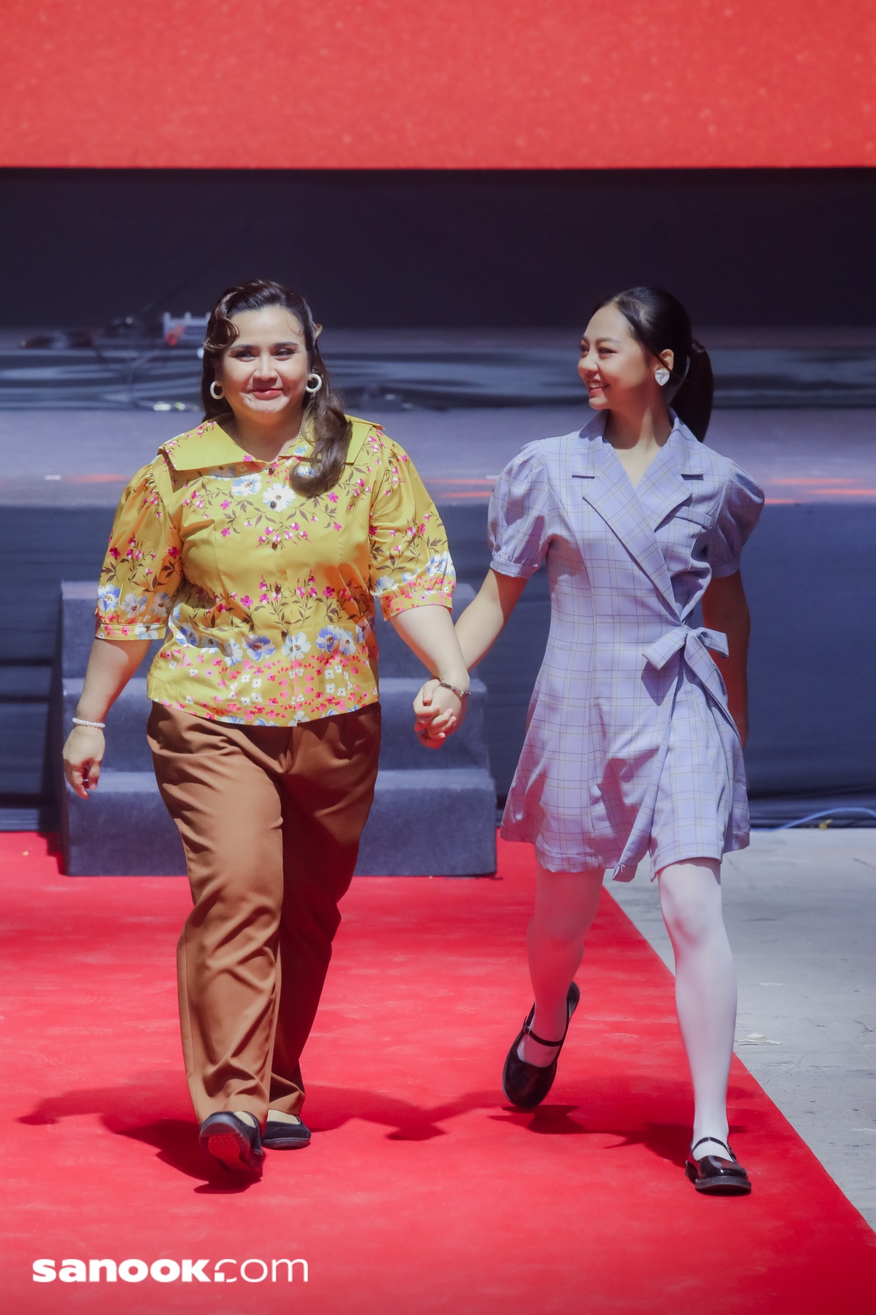 เปิดตัว 