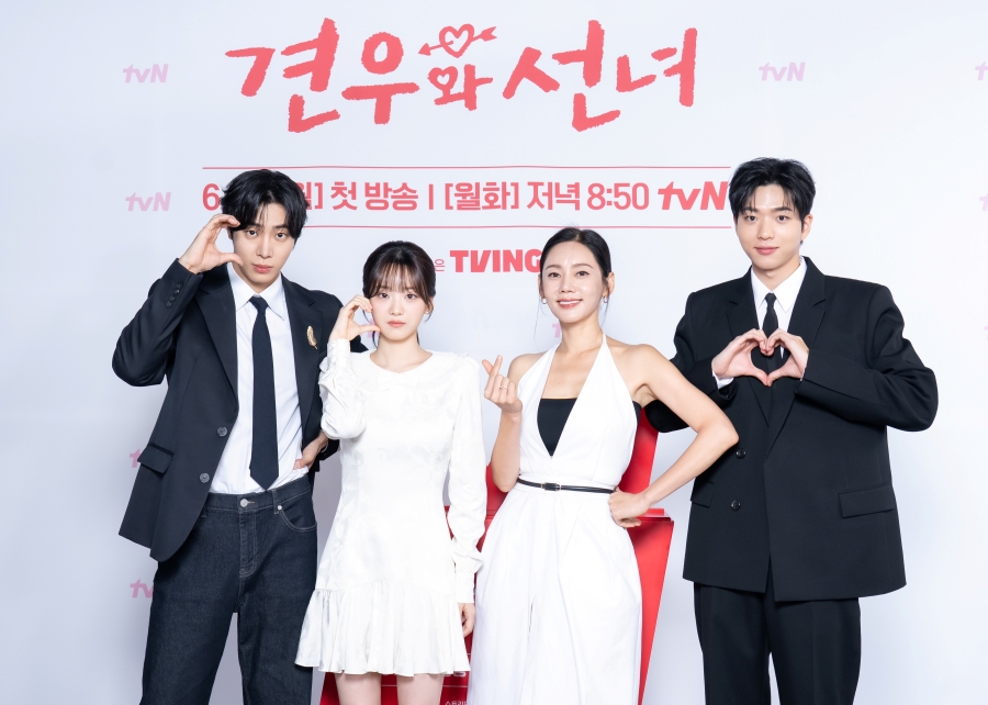  Head Over Heels  หนุ่มดวงจู๋กับหมอดูคนจ๋วย