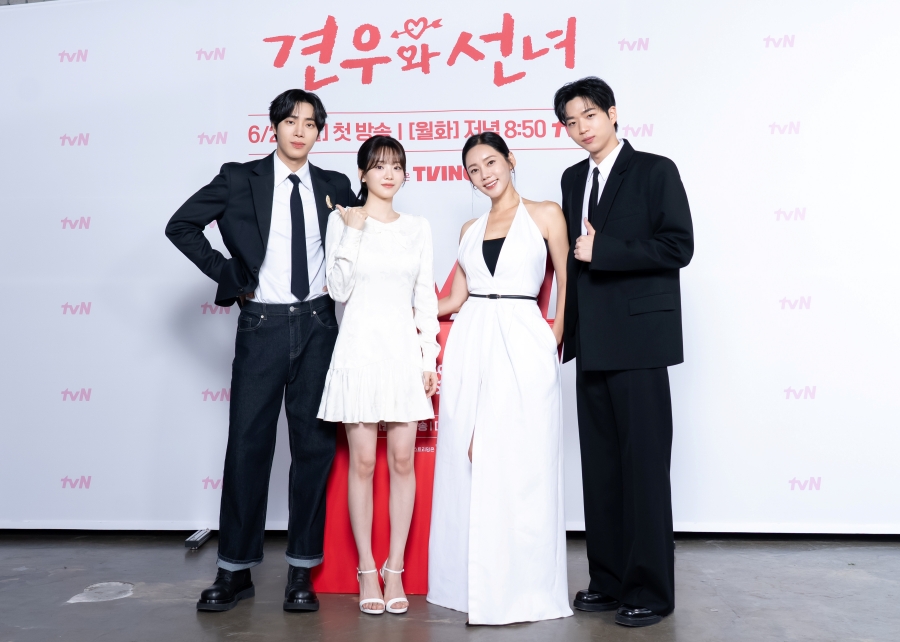  Head Over Heels  หนุ่มดวงจู๋กับหมอดูคนจ๋วย