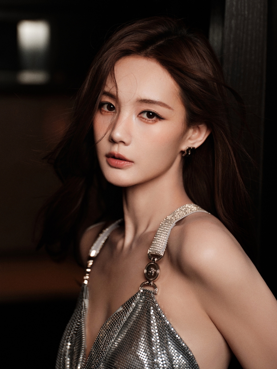 ประวัติ หลี่อี้ถง (Li Yi Tong) นางเอกจีน