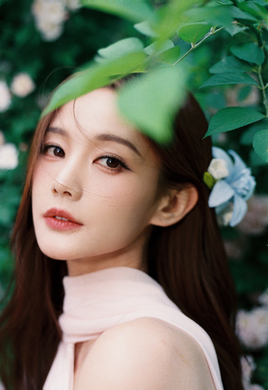 ประวัติ หลี่อี้ถง (Li Yi Tong) นางเอกจีน