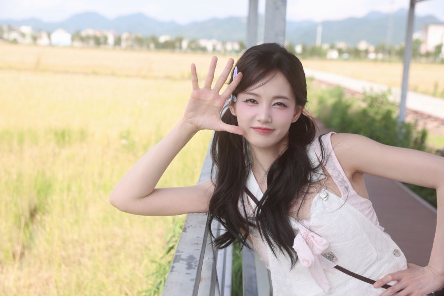 ประวัติ หลี่อี้ถง (Li Yi Tong) นางเอกจีน