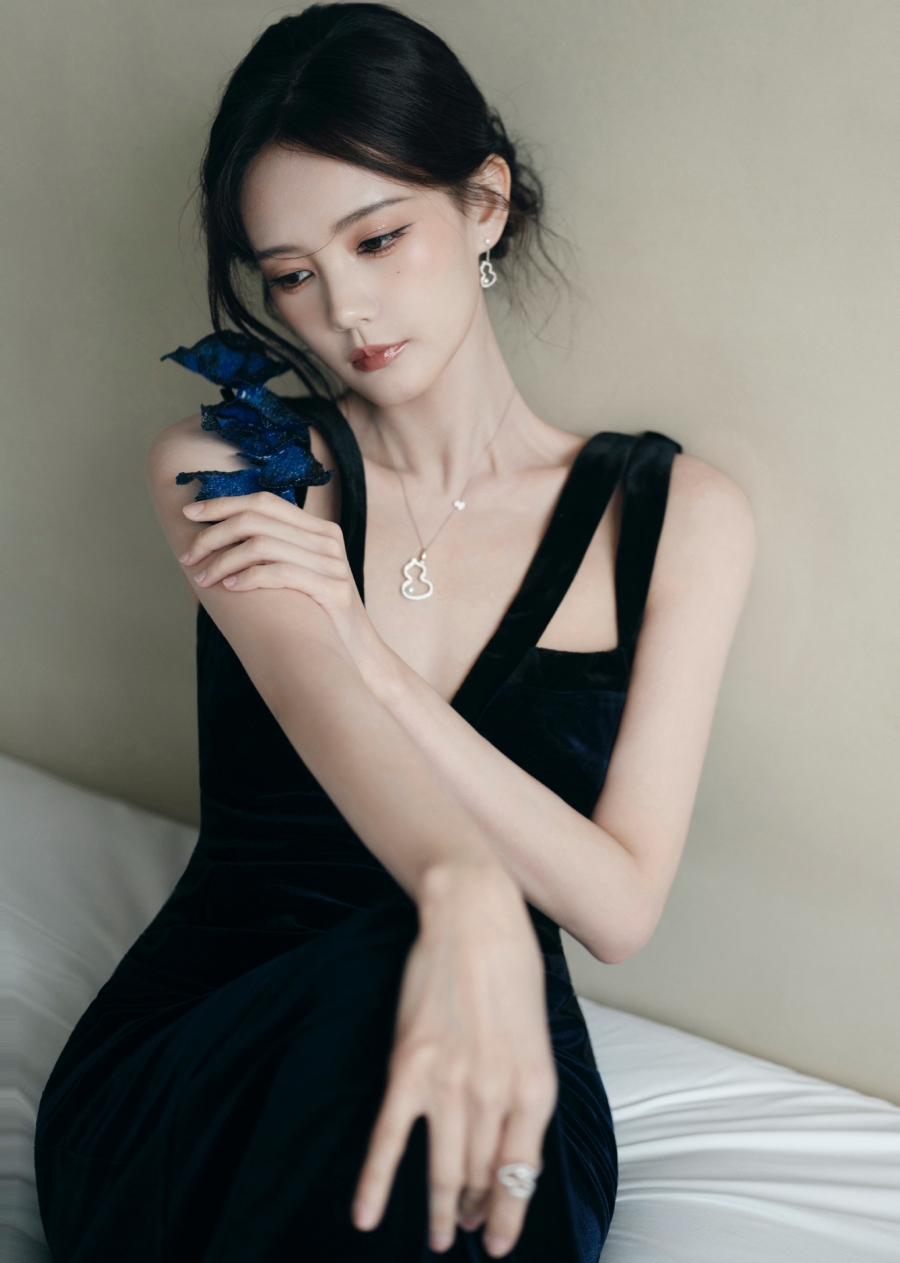 ประวัติ หลี่อี้ถง (Li Yi Tong) นางเอกจีน