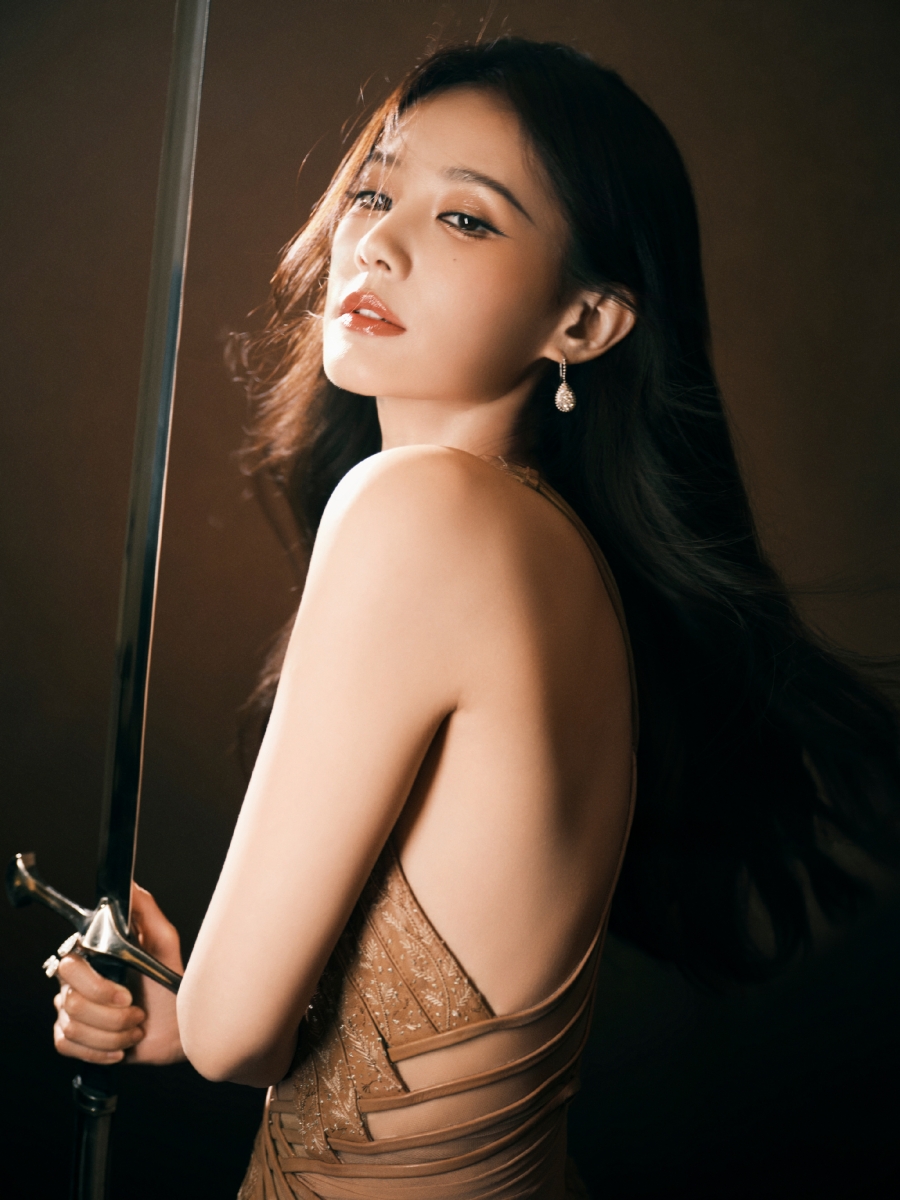 ประวัติ หลี่อี้ถง (Li Yi Tong) นางเอกจีน