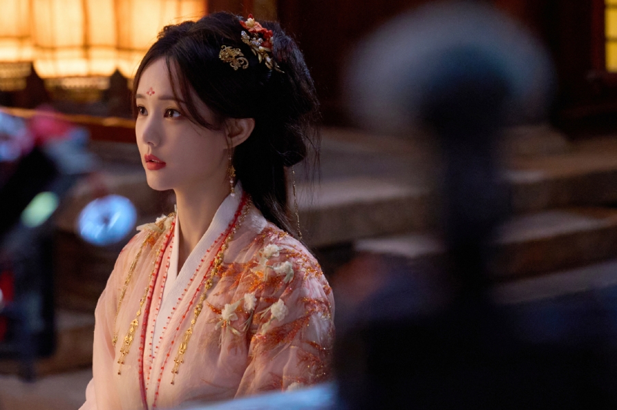 ประวัติ หลี่อี้ถง (Li Yi Tong) นางเอกจีน