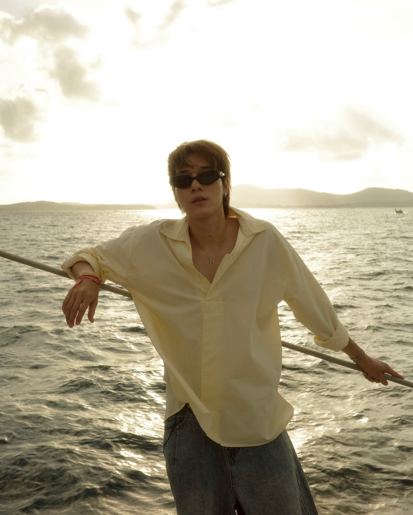 สกาย-นานิ แชะภาพคู่ท่ามกลางแสงทะเลยามเย็น