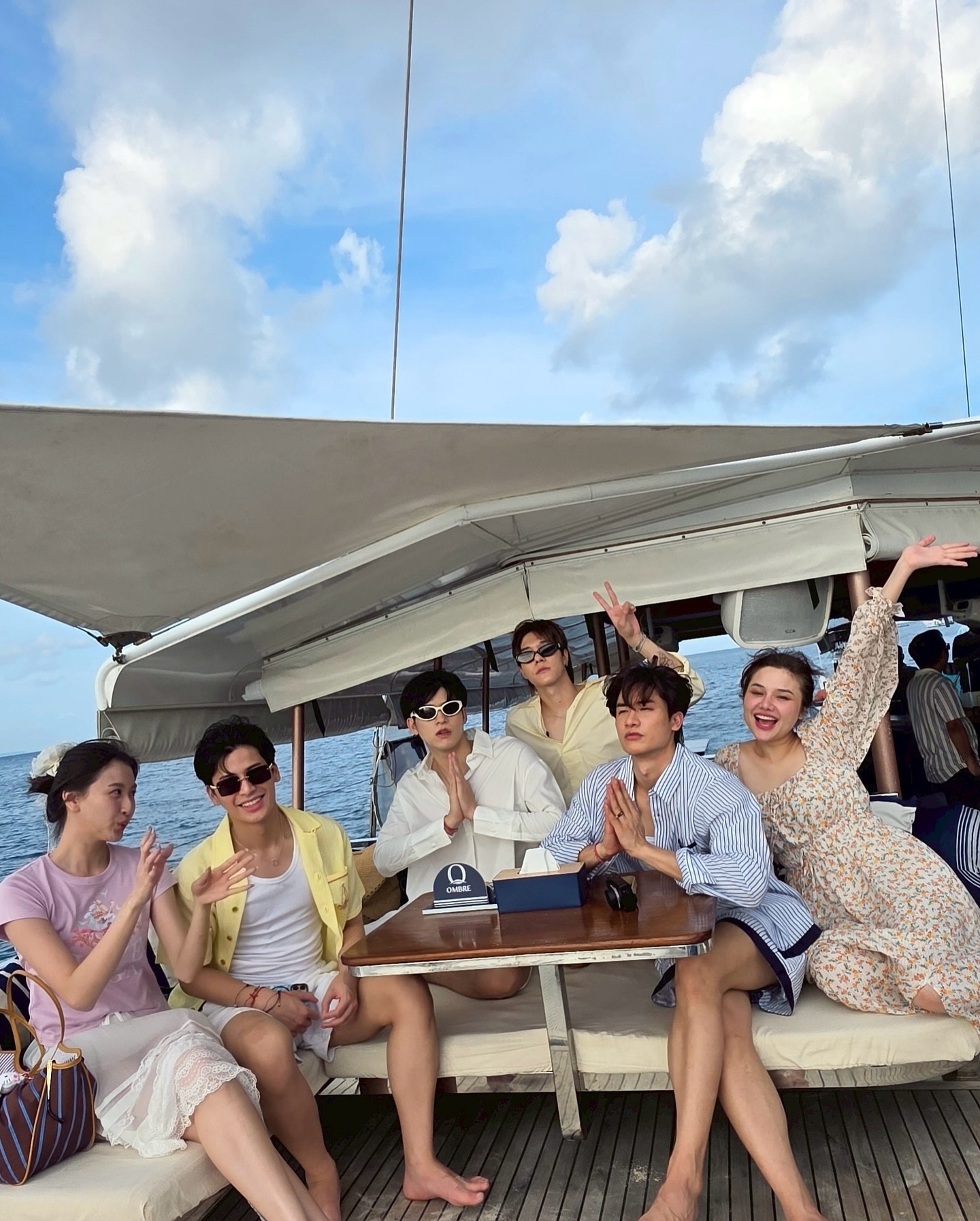 สกาย-นานิ แชะภาพคู่ท่ามกลางแสงทะเลยามเย็น