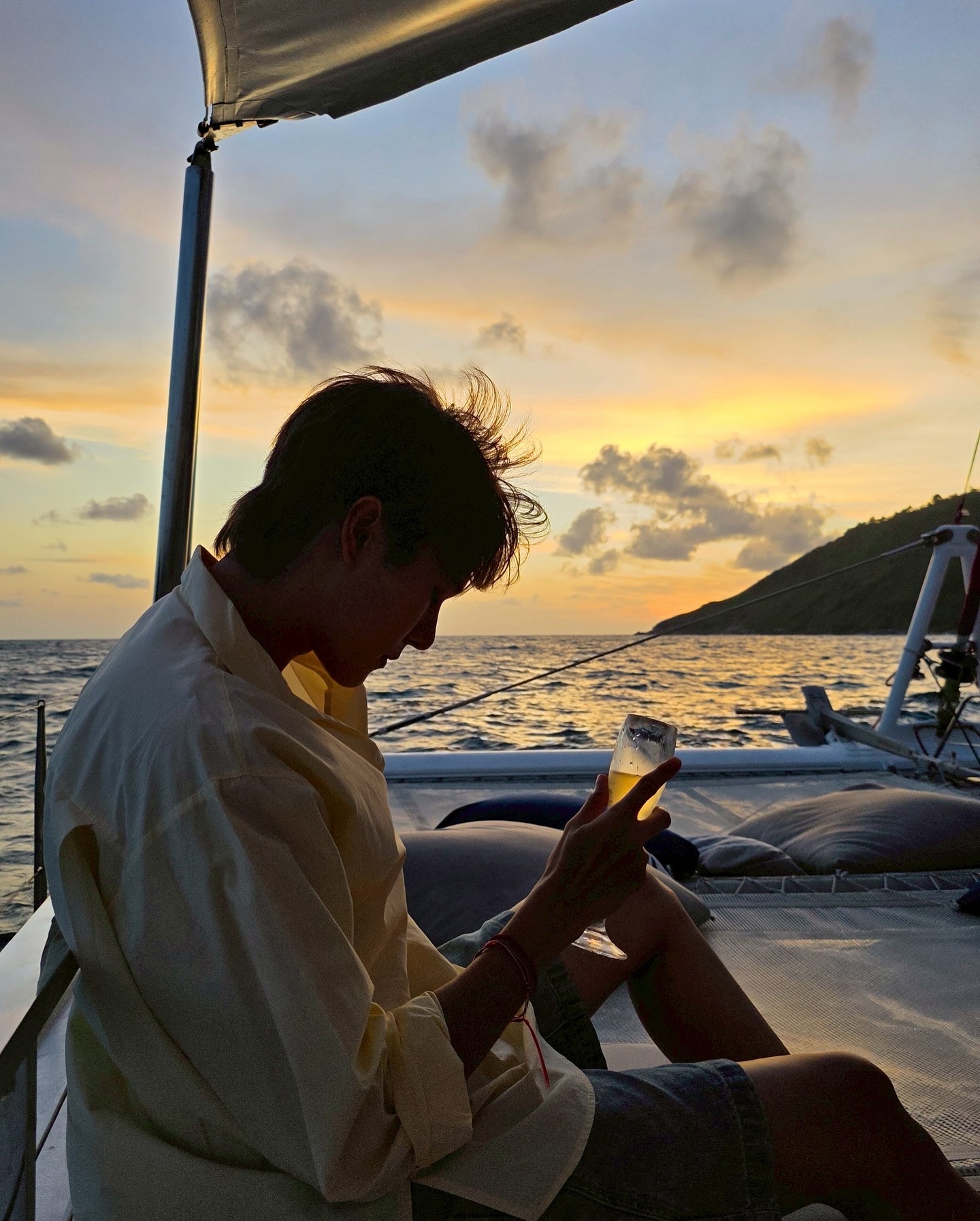 สกาย-นานิ แชะภาพคู่ท่ามกลางแสงทะเลยามเย็น