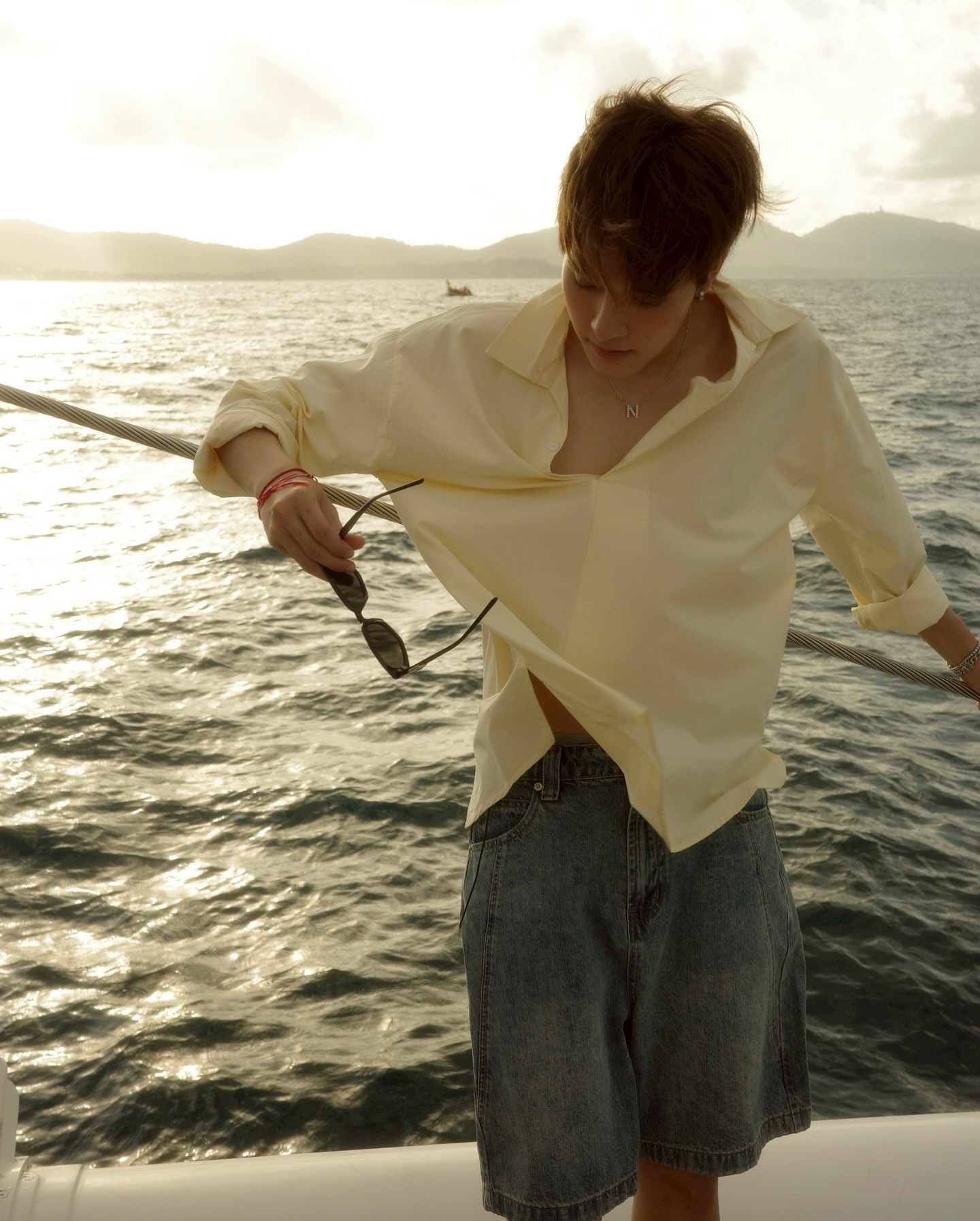 สกาย-นานิ แชะภาพคู่ท่ามกลางแสงทะเลยามเย็น