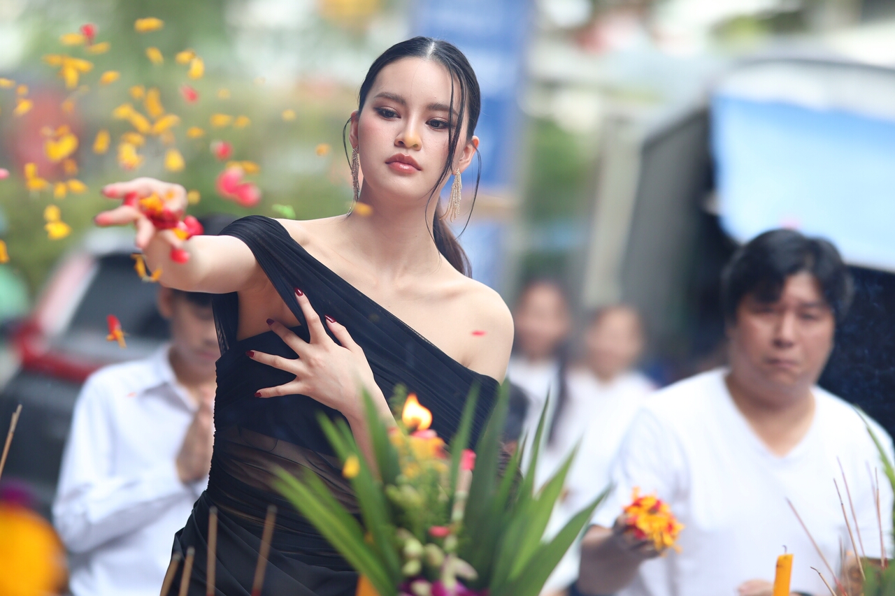 Decalcomania ทวิญ ร่างฉัน วิญญาณเธอ