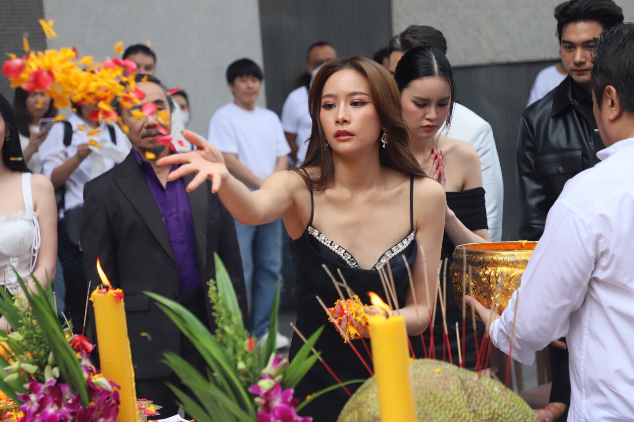 Decalcomania ทวิญ ร่างฉัน วิญญาณเธอ