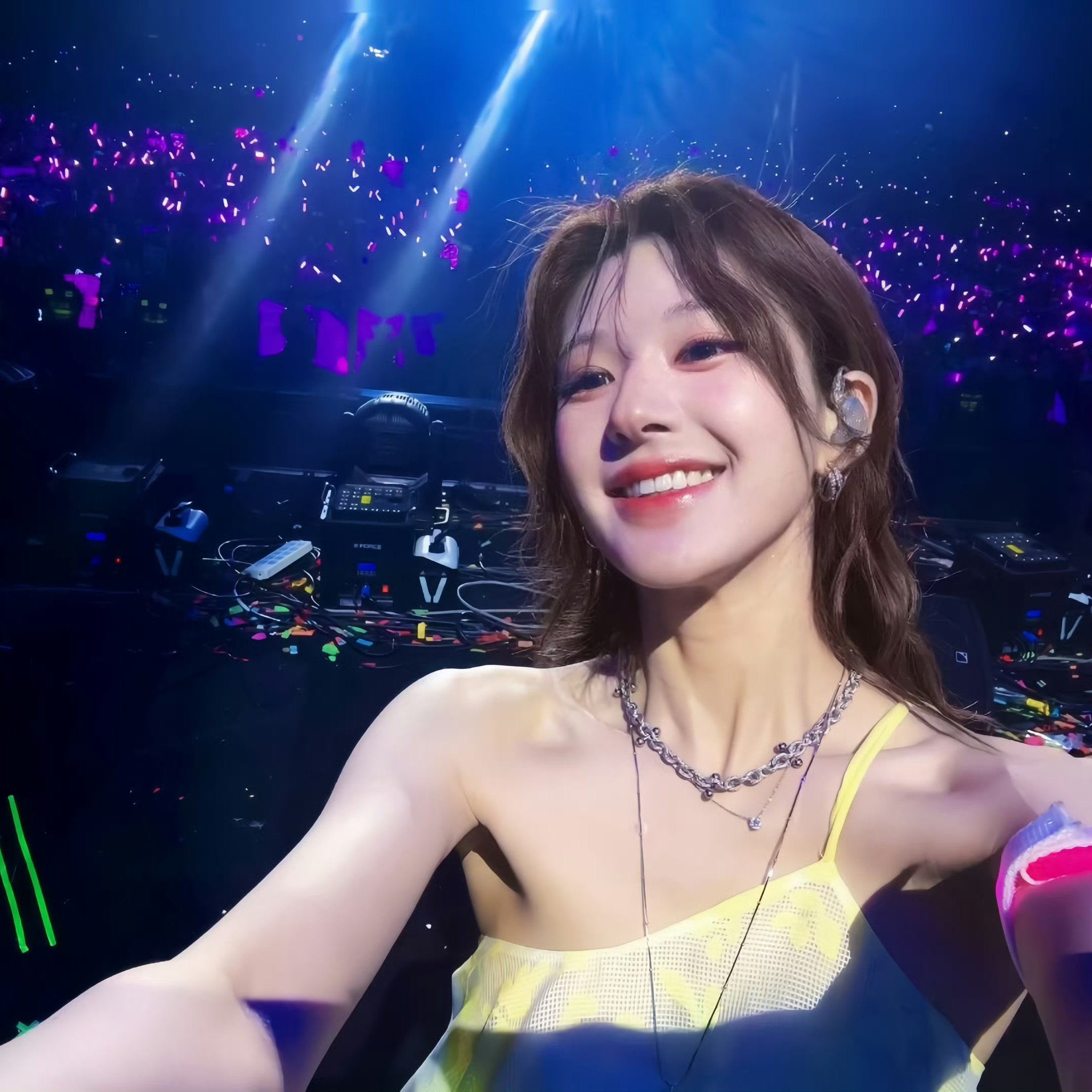 จ้าวลู่ซือ ดราม่าต้นสังกัด