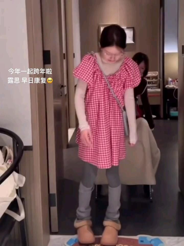 จ้าวลู่ซือ ดราม่าต้นสังกัด