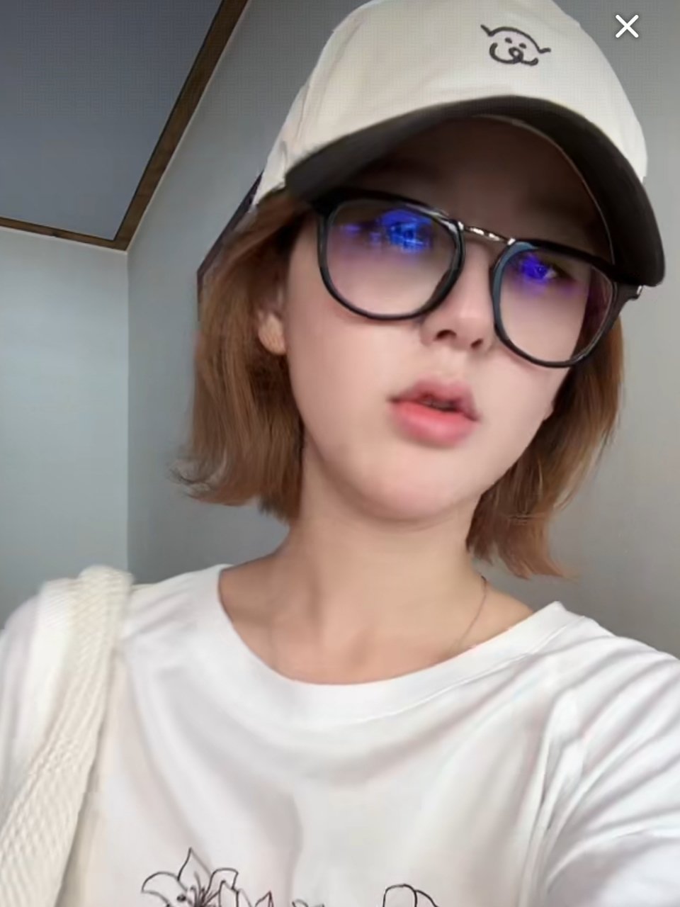 จ้าวลู่ซือ ดราม่าต้นสังกัด