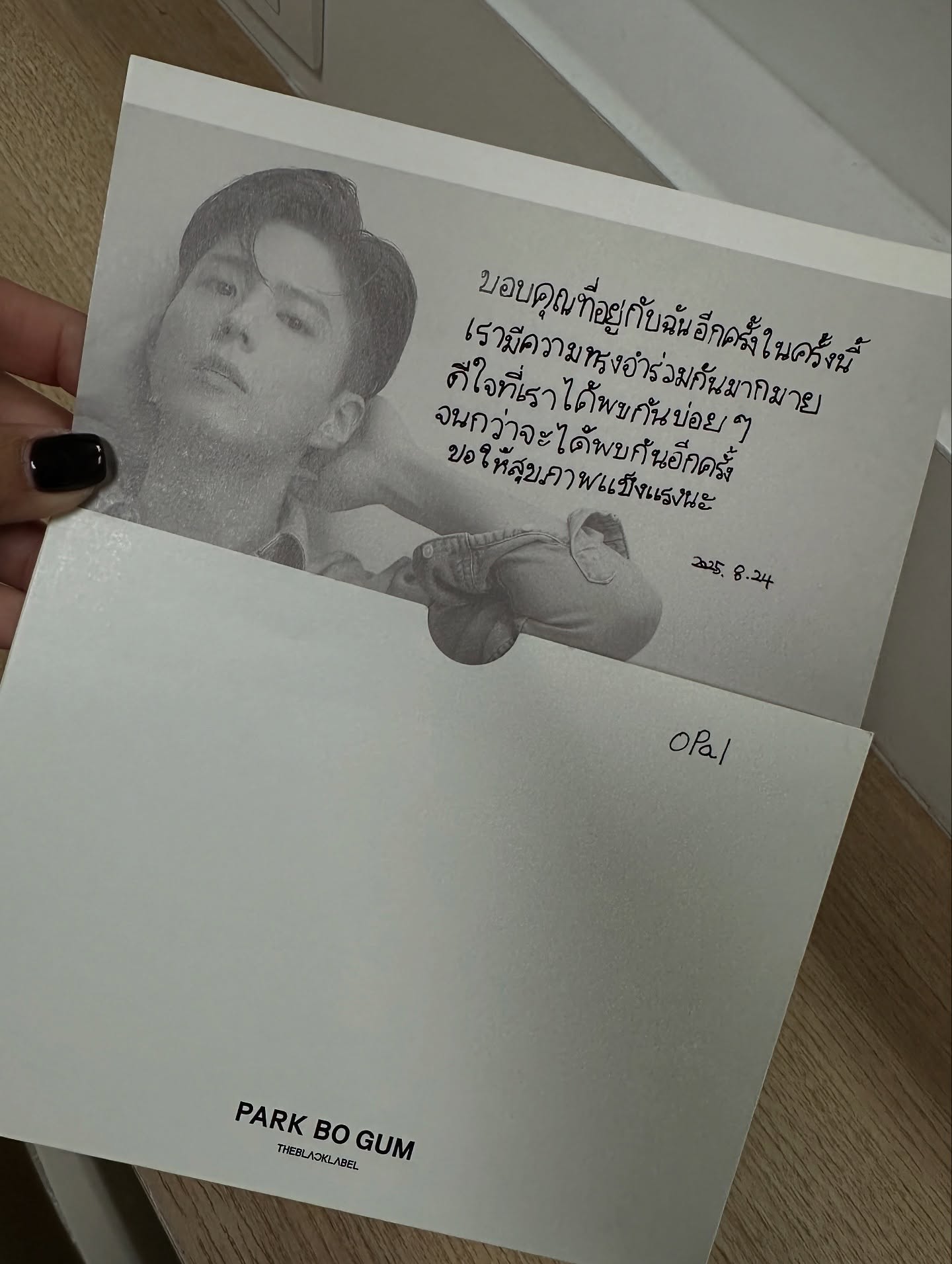 พัคโบกอมอบอุ่นเกินต้าน! เขียนการ์ดภาษาไทยมอบให้ “โอปอล์” เองกับมือ